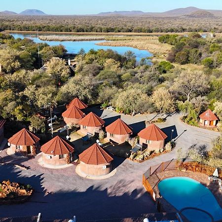 Crocodile Pools River Safaris 哈博罗内 外观 照片