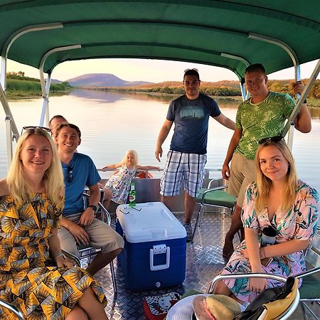 Crocodile Pools River Safaris 哈博罗内 外观 照片