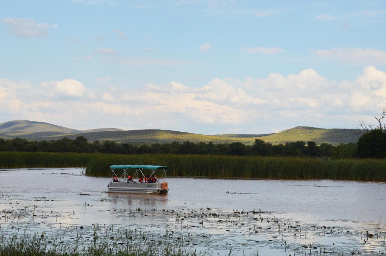 Crocodile Pools River Safaris 哈博罗内 外观 照片