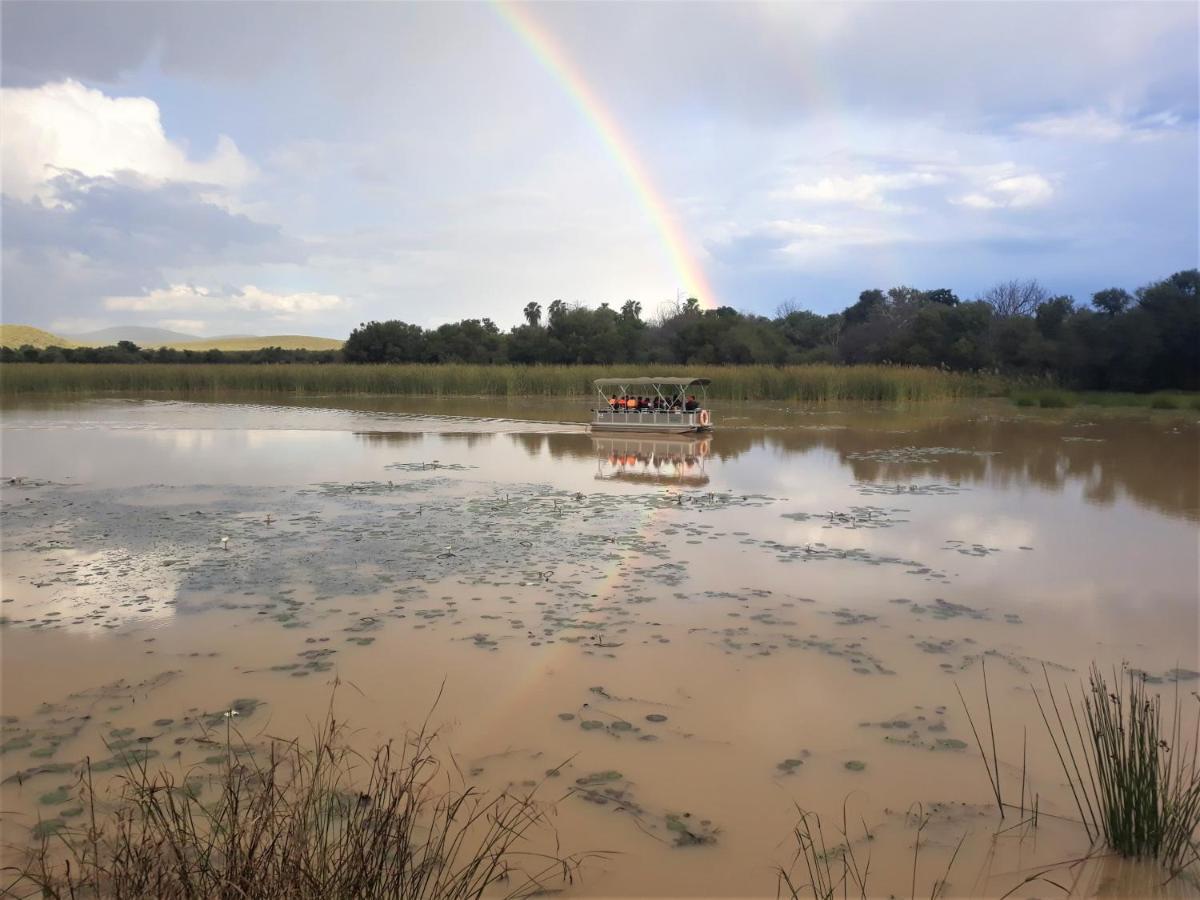 Crocodile Pools River Safaris 哈博罗内 外观 照片