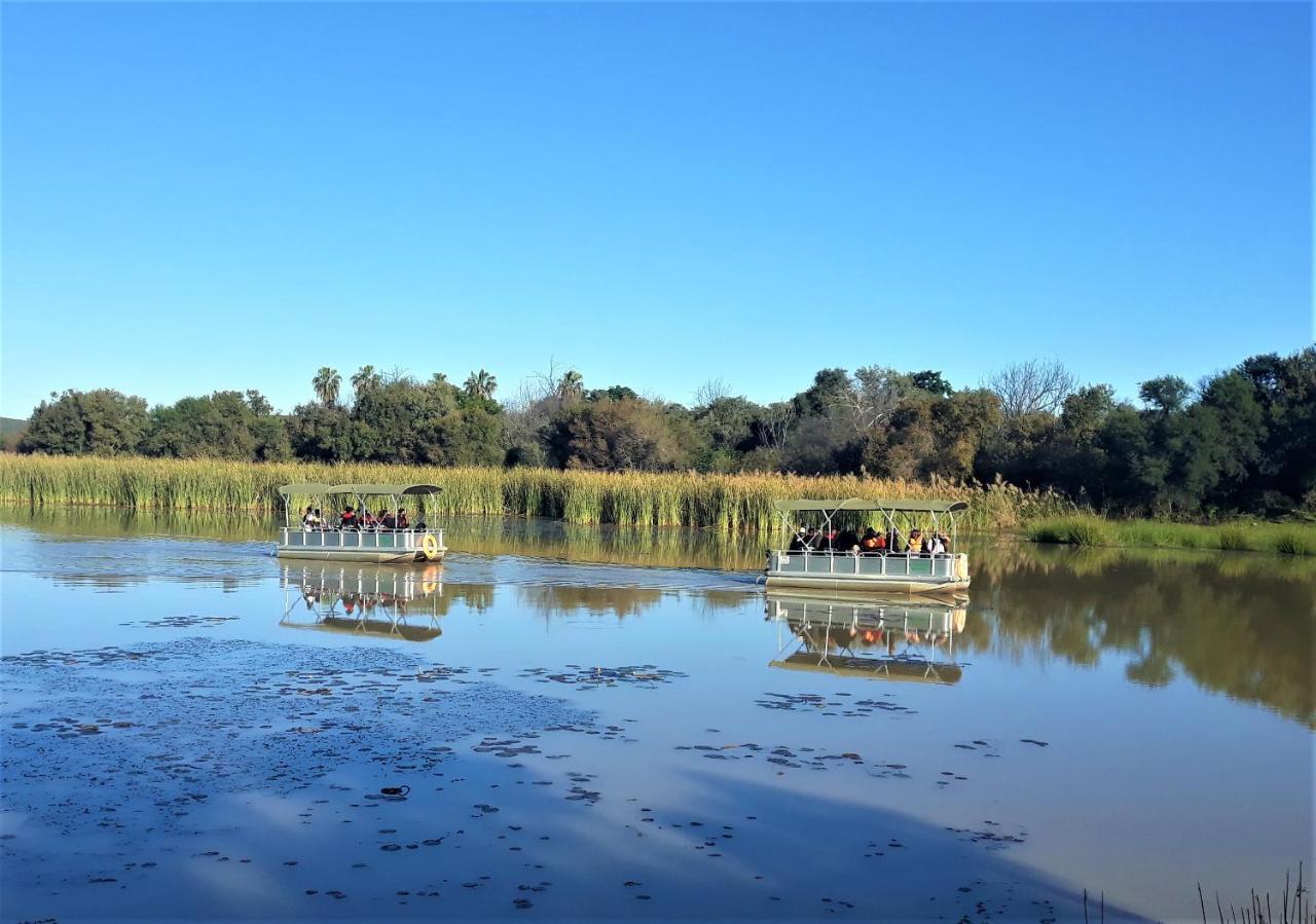 Crocodile Pools River Safaris 哈博罗内 外观 照片