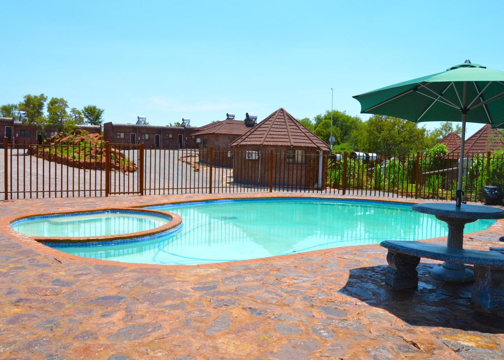 Crocodile Pools River Safaris 哈博罗内 外观 照片