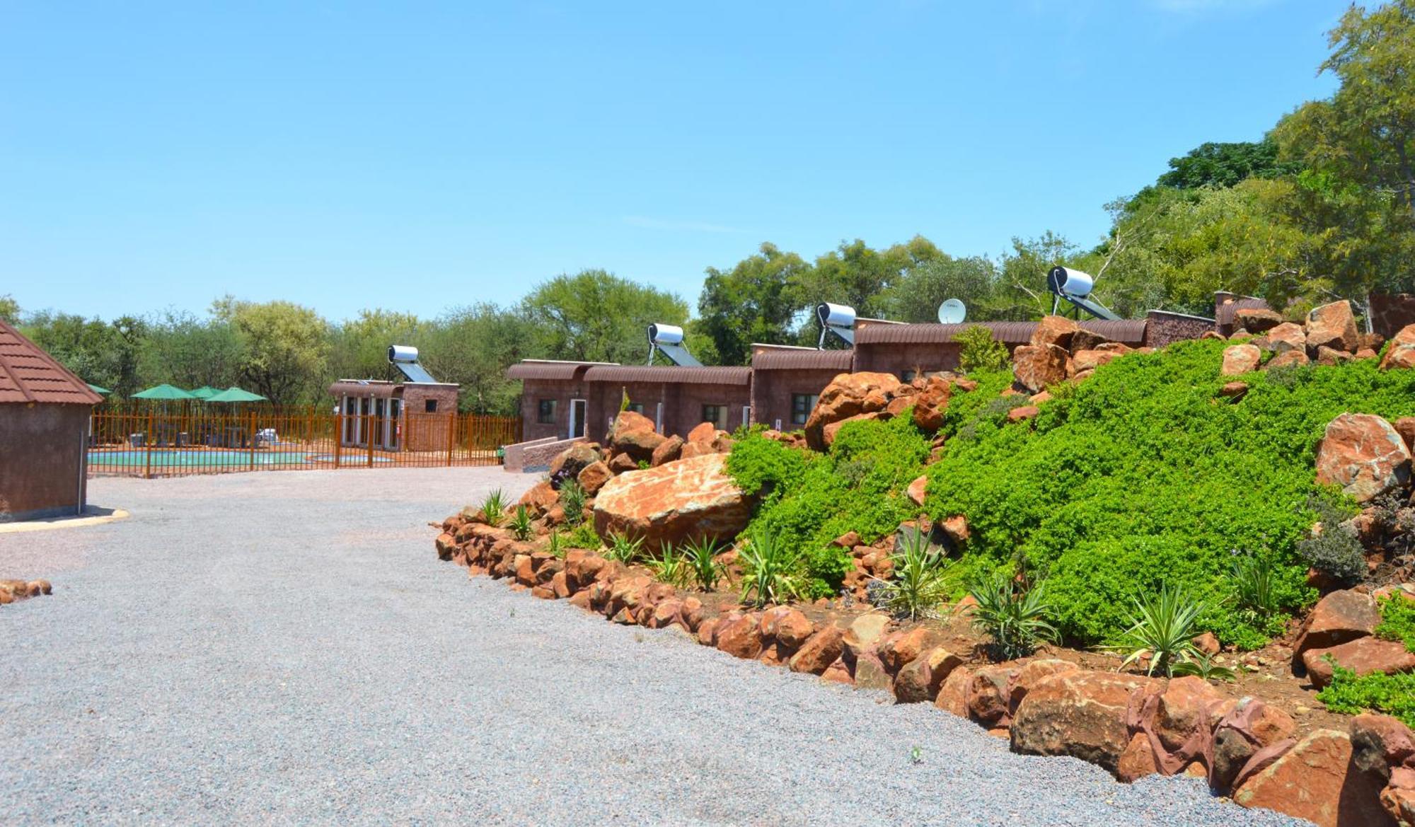 Crocodile Pools River Safaris 哈博罗内 外观 照片