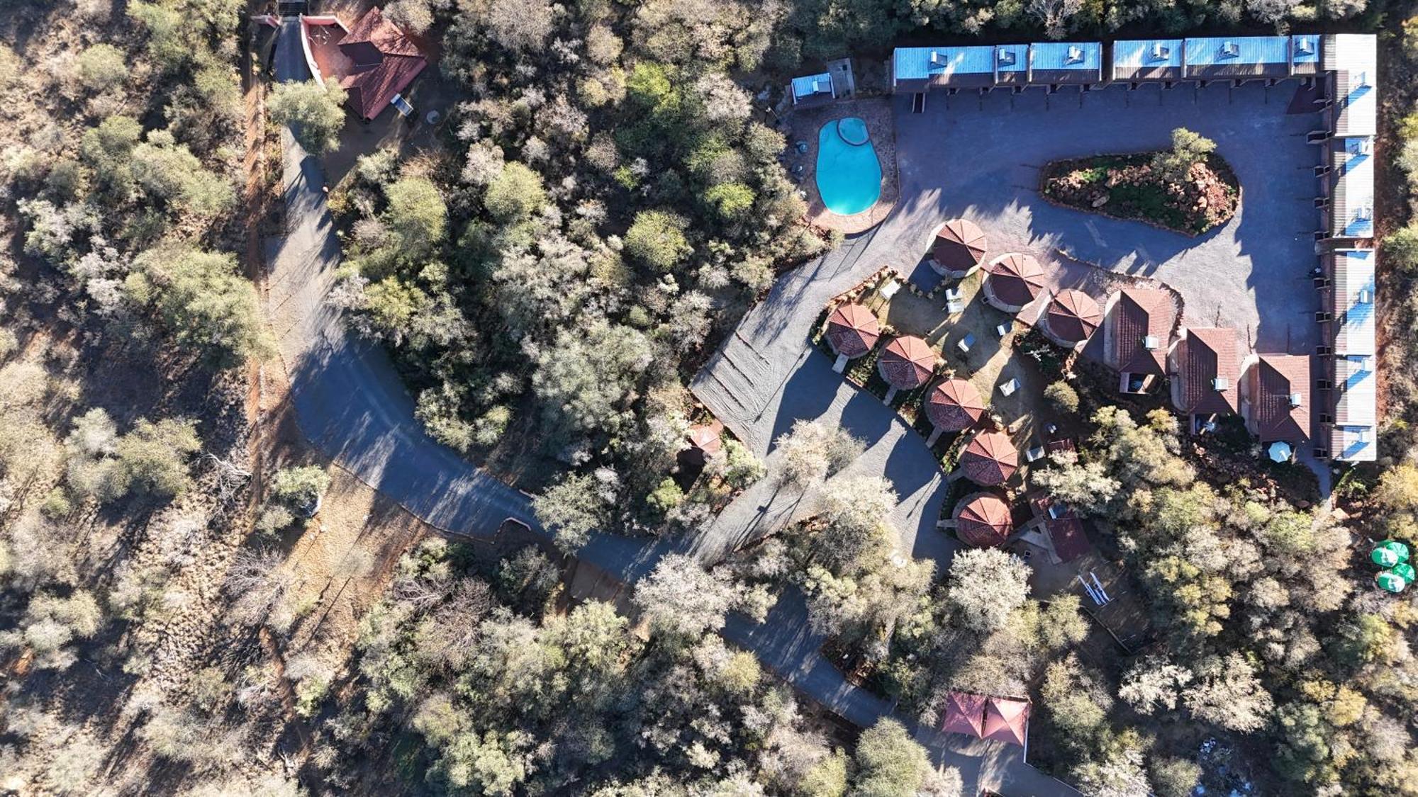 Crocodile Pools River Safaris 哈博罗内 外观 照片