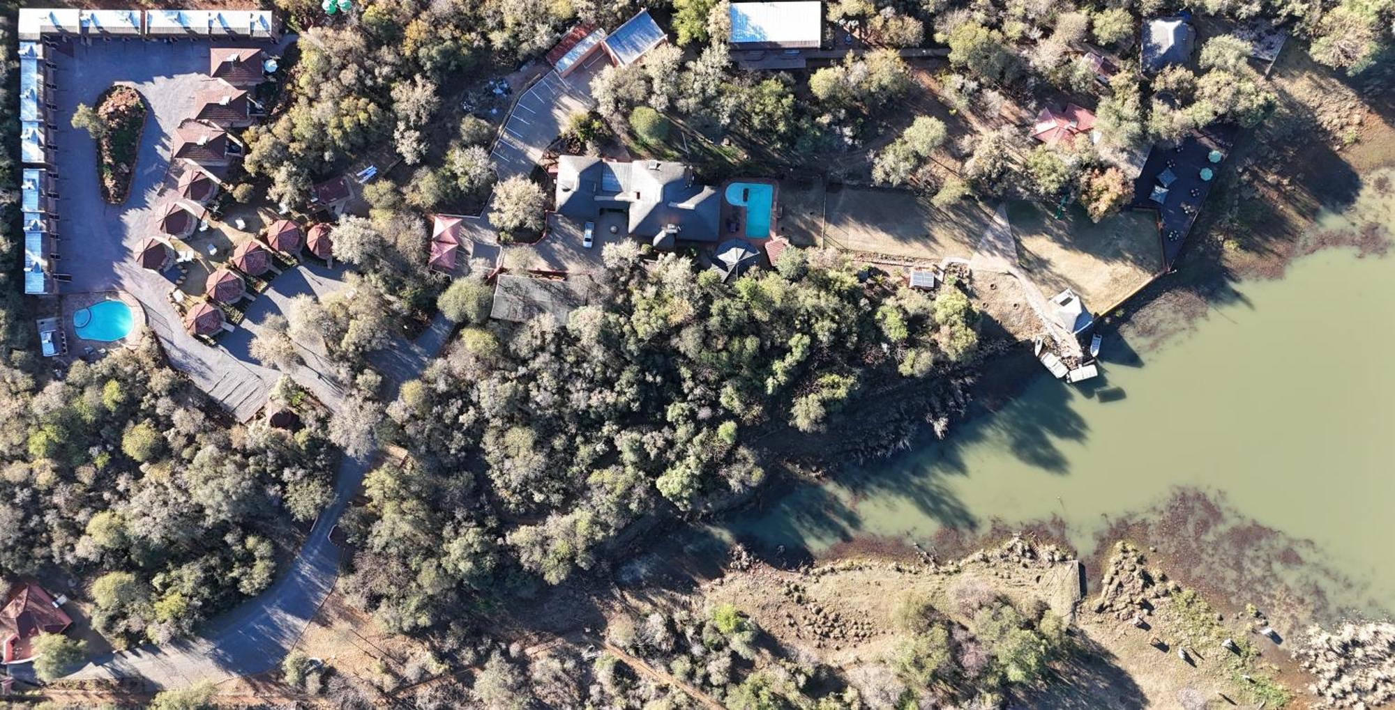 Crocodile Pools River Safaris 哈博罗内 外观 照片