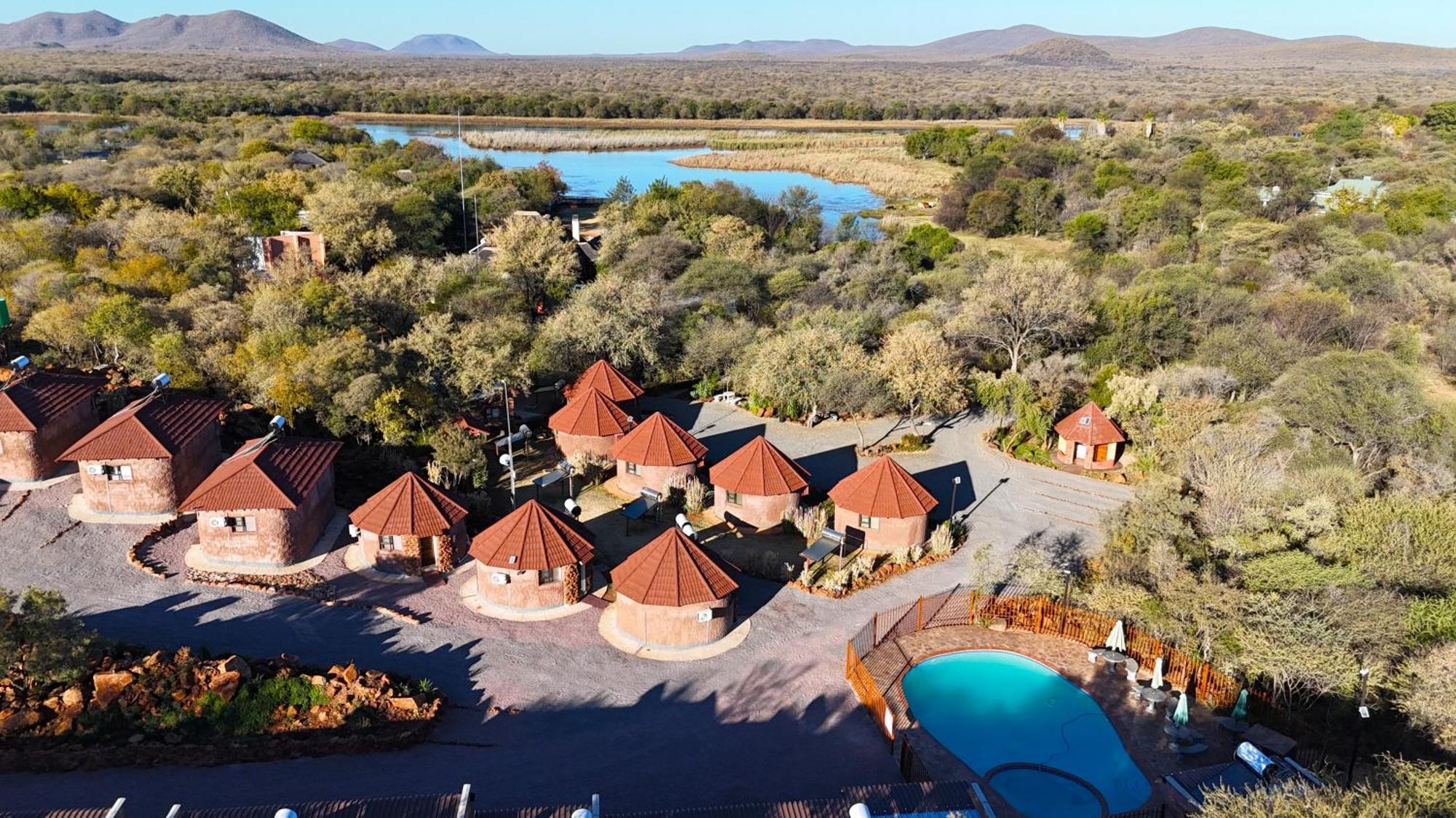 Crocodile Pools River Safaris 哈博罗内 外观 照片