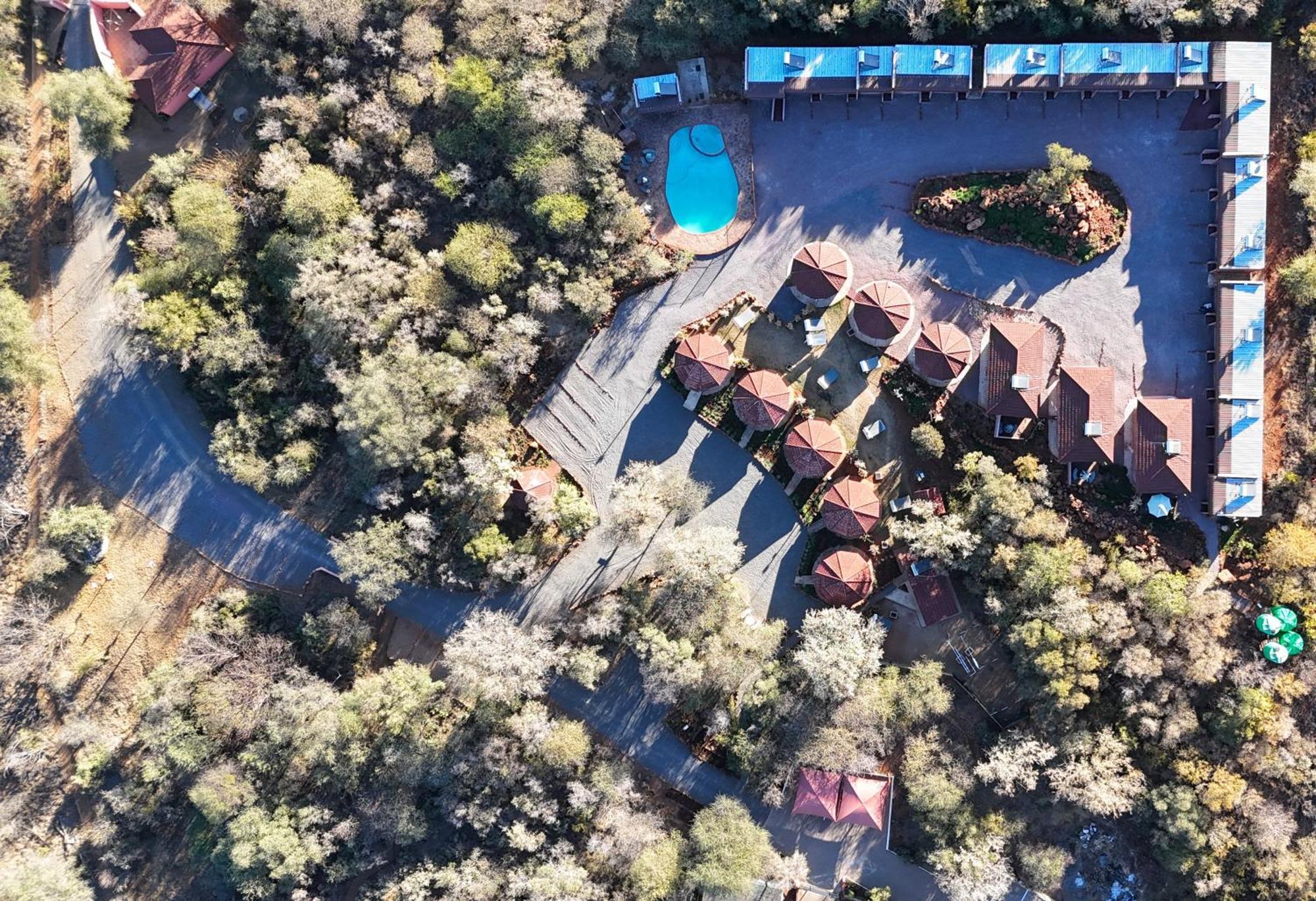 Crocodile Pools River Safaris 哈博罗内 外观 照片