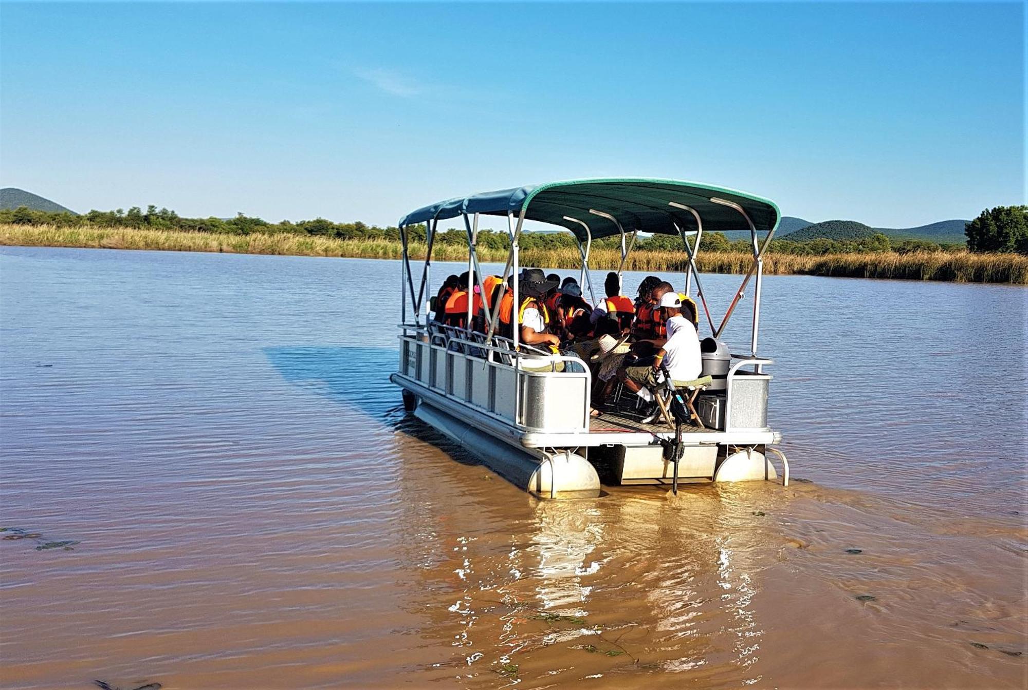 Crocodile Pools River Safaris 哈博罗内 外观 照片